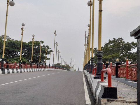 Pesona Warna-warni Jembatan Siti Nurbaya, Tempat Ikonik di Kota Padang