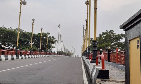 Pesona Warna-warni Jembatan Siti Nurbaya, Tempat Ikonik di Kota Padang