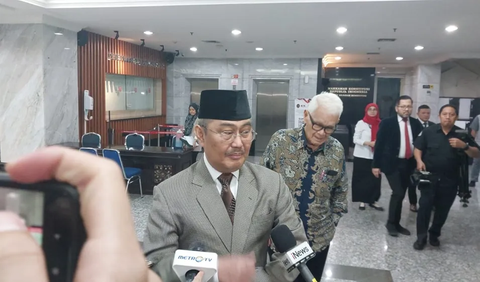 Jimly menambahkan, MKMK juga membuka potensi dibatalkannya putusan MK Nomor 90/PUU-XXI/2023 terkait syarat usia capres dan calon cawapres setelah masa persidangan.<br>