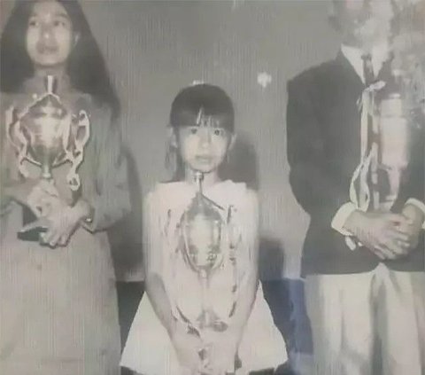 Potret Jadul nan Menggemaskan Artis Indonesia Terima Piala saat Kecil, Ada Angga Yunanda, Agnez Mo, Hingga Natasha Wilona