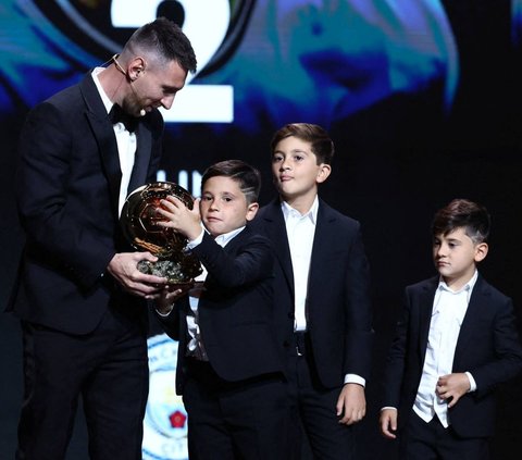 FOTO: Gelar Ballon D'Or 2023 Resmi Dimiliki Lionel Messi dan Aitana Bonmati, Sementara Erling Haaland Raih Gerd Mueller Trophy