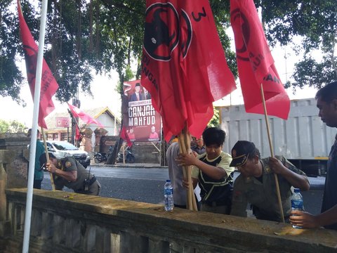 Jokowi Kunjungi Batu Bulan Gianyar, Bendera PDIP dan Baliho Ganjar-Mahfud Dicopot