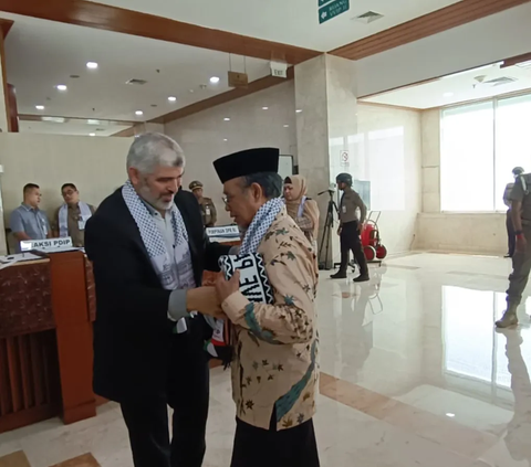 Kenakan Syal Palestina, 249 Anggota DPR Hadiri Rapat Paripurna Pembukaan Masa Sidang