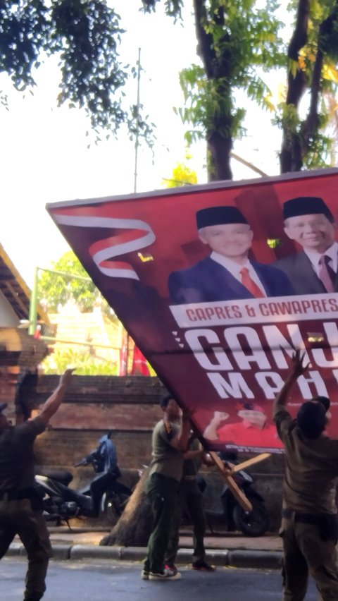 Jokowi Kunjungi Batu Bulan Gianyar, Bendera PDIP dan Baliho Ganjar-Mahfud Dicopot