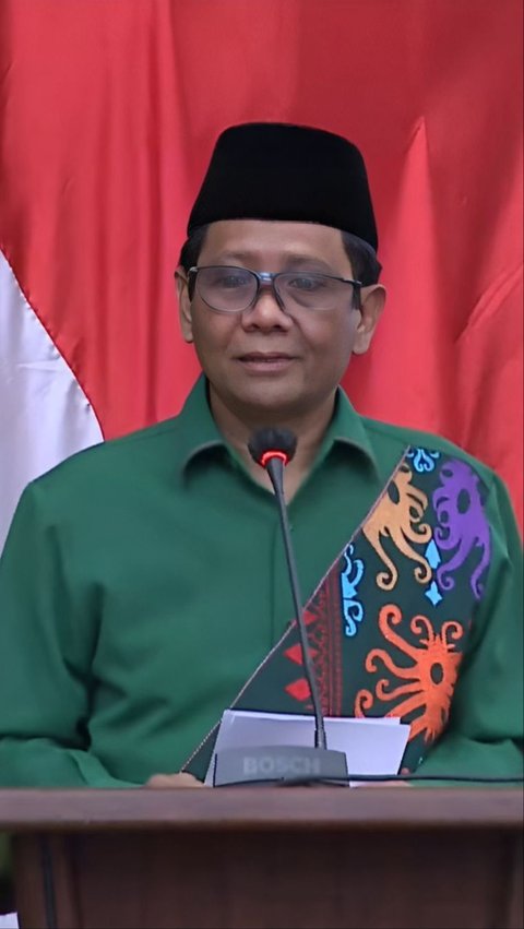 Mahfud MD Ngegas Disebut Sudah Jadi 'Petugas Partai' karena Terus Sebut Nama Megawati: 'Memangnya Kenapa?'<br>