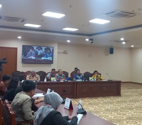 Sidang MKMK, Denny Indrayana Sebut Putusan Batas Usia Capres-Cawapres Mega Skandal Keluarga