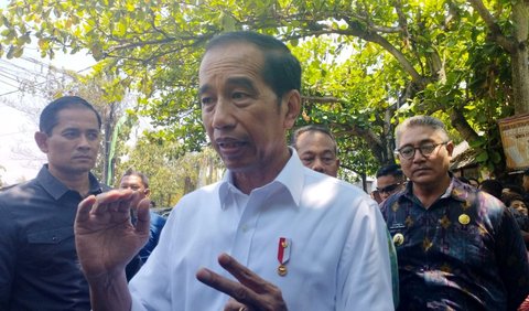 Sat ditanya terkait Partai Demokrasi Indonesia Perjuangan (PDIP) yang kecewa kepadanya selaku kader partai dan keluarganya atas situasi politik saat ini, Jokowi enggan mengomentarinya.<br>