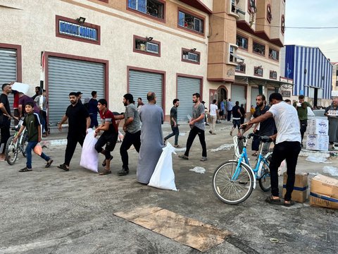 Warga Gaza Jebol Gudang Bantuan Kemanusiaan PBB, Rebutan Ambil Kebutuhan Pokok