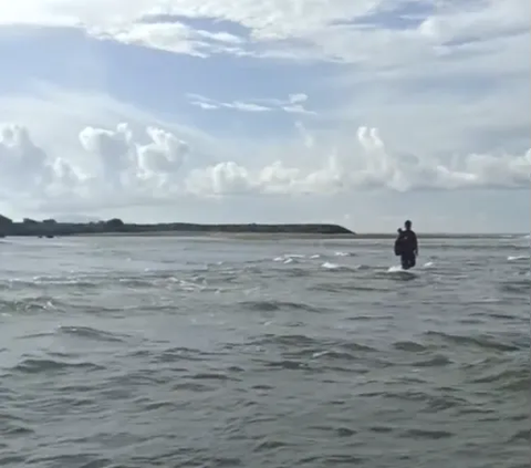 Viral Video Orang Berjalan di Atas Laut Aceh, Dijemput Naik Boat, Ditonton 6 Juta Kali, Cek Faktanya!