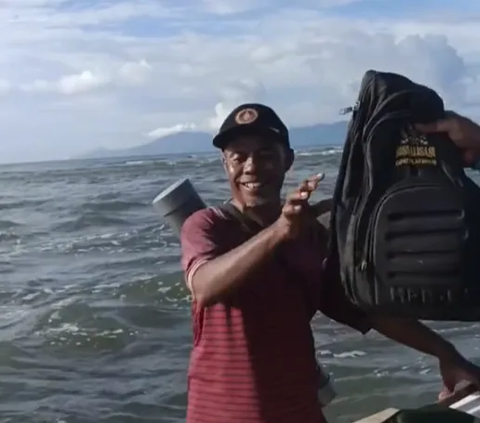 Viral Video Orang Berjalan di Atas Laut Aceh, Dijemput Naik Boat, Ditonton 6 Juta Kali, Cek Faktanya!