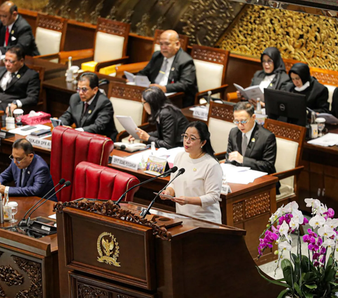 FOTO : Puan Maharani Pimpin Pembukaan Masa Sidang Paripurna II Tahun 2023-2024 yang Dihadiri 154 Anggota Secara Fisik