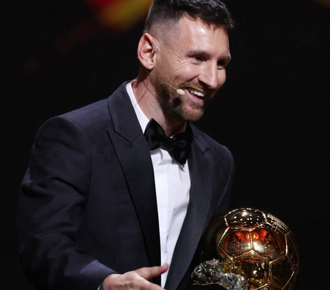 Segini Harga Trofi Ballon d'Or Lionel Messi yang Ke-8