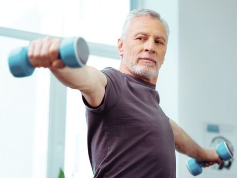 Cara Menjaga Kesehatan Tulang bagi Lansia, Lawan Osteoporosis