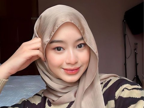 Tutorial Hijab Stylish Menutup Dada, Bisa untuk Hangout dan ke Kampus