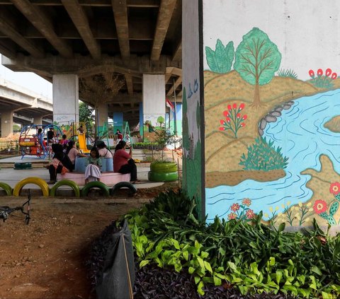 FOTO: Ramah Anak, Begini Penampakan Kolong Tol Becakayu Disulap Jadi Taman Bermain