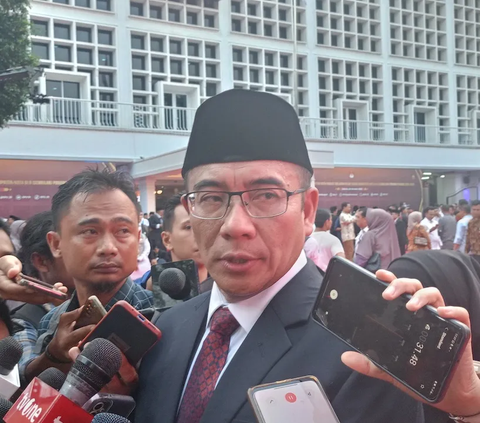 Menurut Hasyim, putusan MK atas 90/PUU-XXI/2923 Itu sudah berlaku sejak diketok palu pada Senin (16/10). MK bahkan sudah merumuskan aturan tersebut dalam amar putusannya.