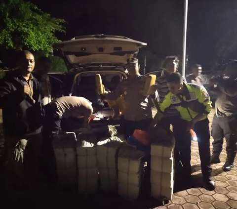 Sebanyak 150 kilogram ganja kering terbungkus dalam karung goni diamankan polisi di Kecamatan Leupung, Kabupaten Aceh Besar.