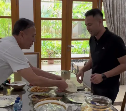 Jenderal Polisi Kedatangan Tamu 'Martabak Telor 5', Saking Spesialnya Pas Makan Sendoki Nasi