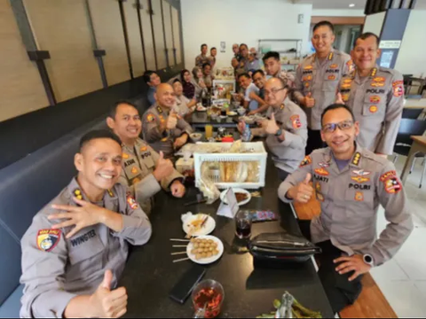 Jenderal Bintang Dua Angkatan Kapolri Makan Bareng Perwira, Begini Momen Serunya