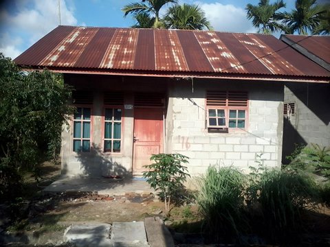 Ugly House with Plywood Walls Has No Bathroom and Kitchen, But Can Be Sold for Rp6.6 Billion