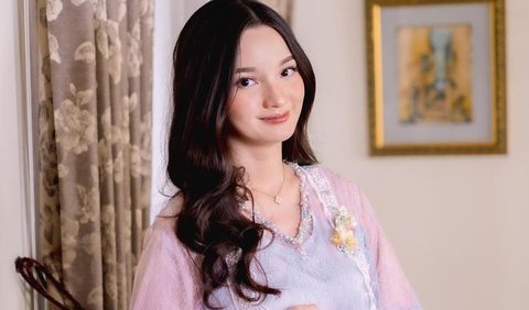 Penampilan Sabrina Anggraini di kehamilan anak pertama langsung mencuri perhatian. Potretnya dipuji makin cantik dan glowing.<br>