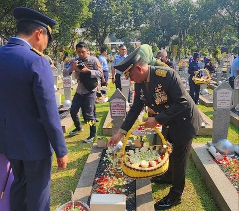 Momen Hikmat Deretan Pati TNI Upacara Ziarah Nasional di TMP Kalibata