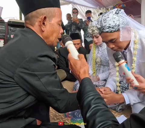 Viral Sultan's Wedding in the Village, 50 Grams of Gold as Dowry Carried by a Thousand People Bringing Complete Furniture