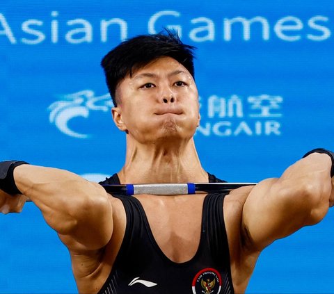 Abdullah Rahmat Erwin saat beraksi pada kompetisi angkat besi grup A kelas 73 Kg putra pada Asian Games 2023 di Hangzhou, China pada (3/10/2023).