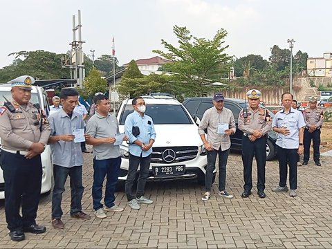 Resmi Ditilang, Tiga Pengemudi Mobil Mewah Putar Balik dan Lawan Arah di Tol Desari Minta Maaf