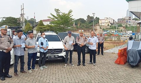 Ketiga pemobil tersebut, yakni Teuku Ananta Maulana pengendara Mercy, Noer Sangaji pengemudi Honda CRV, dan Glen Engglisano pengemudi Alphard. <br>