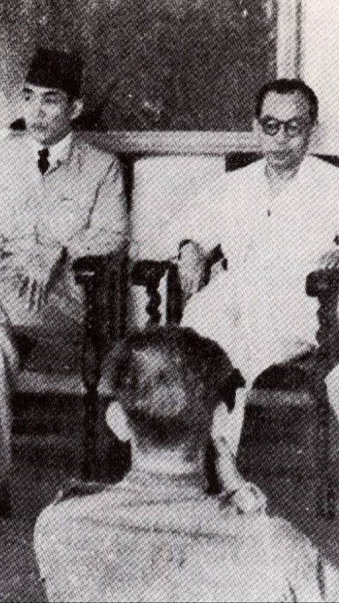 Ir. Soekarno dan Mohammad Hatta merupakan Presiden RI serta Wakil Presiden RI pertama. <br>