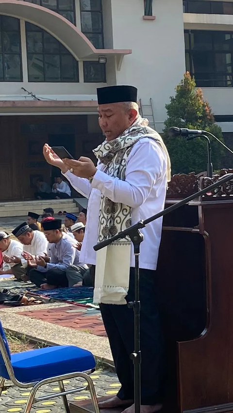 Depok Kekeringan, Wali Kota Idris Sampai Menangis Berdoa Minta Hujan saat Salat Istisqa