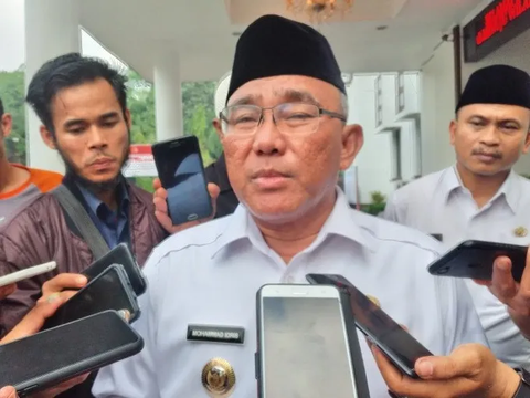 Depok Kekeringan, Wali Kota Idris Sampai Menangis Berdoa Minta Hujan saat Salat Istisqa