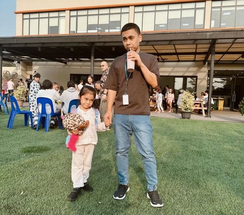 Raditya Dika's Adorable Response Watching His Daughter's Fashion Show