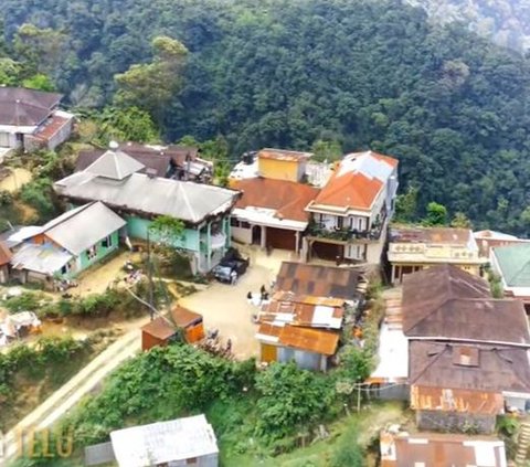 Mengunjungi Desa Sigandul, Kampung Terpencil yang Berada di Ujung Jurang