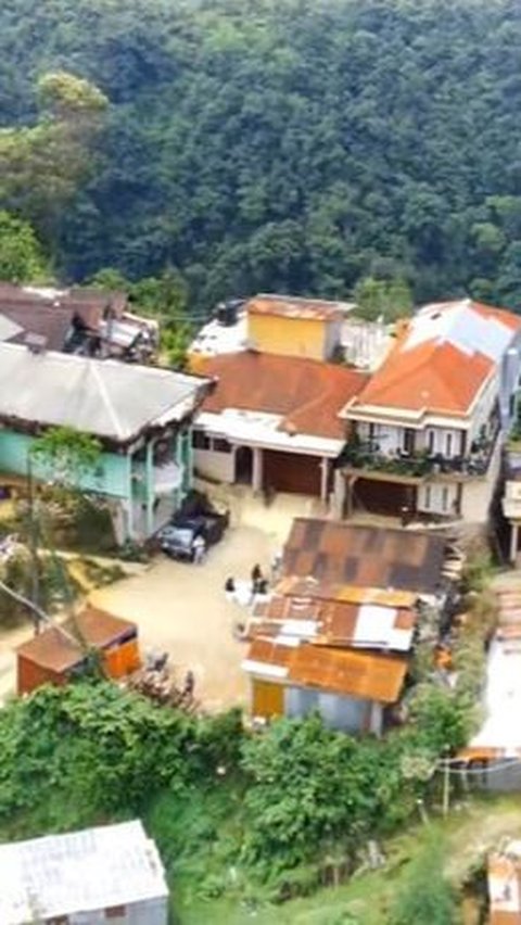 Mengunjungi Desa Sigandul, Kampung Terpencil yang Berada di Ujung Jurang