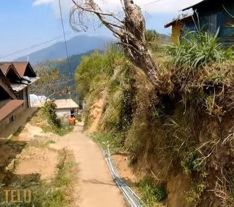 Mengunjungi Desa Sigandul, Kampung Terpencil yang Berada di Ujung Jurang