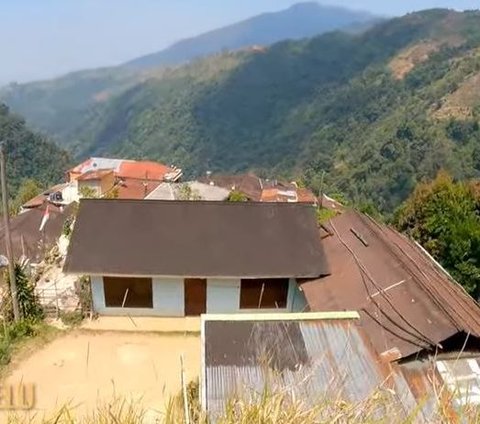 Mengunjungi Desa Sigandul, Kampung Terpencil yang Berada di Ujung Jurang