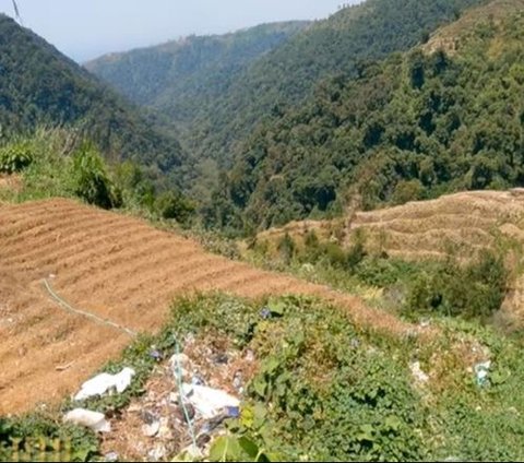 Mengunjungi Desa Sigandul, Kampung Terpencil yang Berada di Ujung Jurang