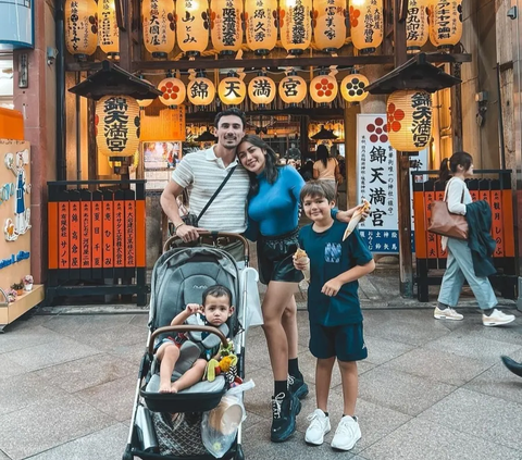 Vacation to Japan with Family, Jessica Iskandar's Face Makes People Mistake Her for Rachel Vennya