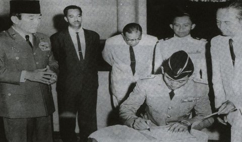 Kemarahan itu dibawanya saat menghadiri HUT Resimen Para Komando Angkatan Darat (RPKAD) tanggal 15 Juli 1965 di Jakarta, Yani menumpahkan kemarahannya pada PKI. <br>