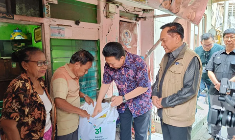 PT Adaro dan SCM Grup Bagikan Ribuan Sembako Untuk Masyarakat Kurang Beruntung di Jabodetabek