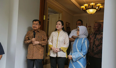 Sementara itu, Jusuf Kalla alias JK mengatakan dalam pertemuannya dengan Puan membahas politik dalam negeri. Salah satunya Pilpres 2024.<br>