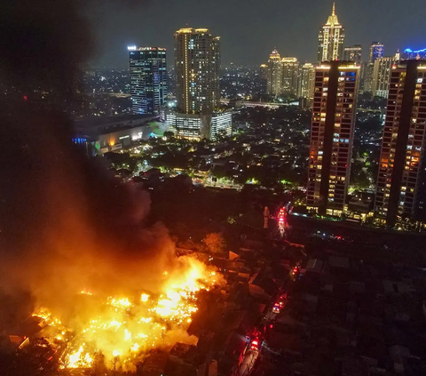 FOTO: Pantauan Udara Kebakaran Dahsyat Landa Permukiman Padat Dekat RSUD Kebayoran Lama