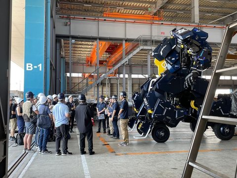 Giant Robot Appearance Resembling Gundam that Can Move at 10 Km per Hour, Sold for Rp46.8 Billion