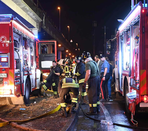 FOTO: Tragis! Bus di Italia Terjun dari Jalan Layang dan Terbakar, 21 Orang Tewas di Tempat