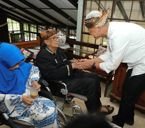 Momen Hangat Ganjar Sowan ke Gubernur Jabar Era 70-an, Langsung Diangkat jadi Keluarga