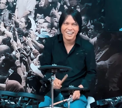 Saat Atiek CB Bernyanyi Bawakan Lagu 'Kau Dimana' drummernya Once Mekel, Netizen Sebut Bayarannya Mahal
