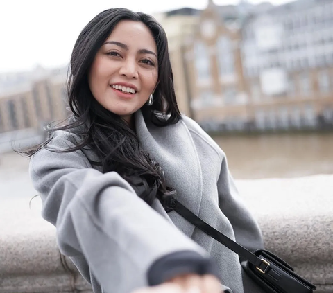 OOTD Rachel Vennya di London Tuai Pujian, Cantik dan Selalu Modis dengan Barang Branded