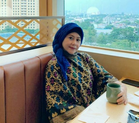 Former Hits Presenter on 'Album Minggu' Show in the 80s, Here's the Drastic Transformation of Dhonie Imansari Now